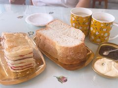 -敖特尔布里亚特美食坊(世纪花苑店)
