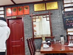 -湖南人家湘菜馆(镇江路店)
