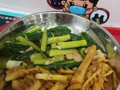 黄瓜炒腊肉-北京大学-燕南食堂