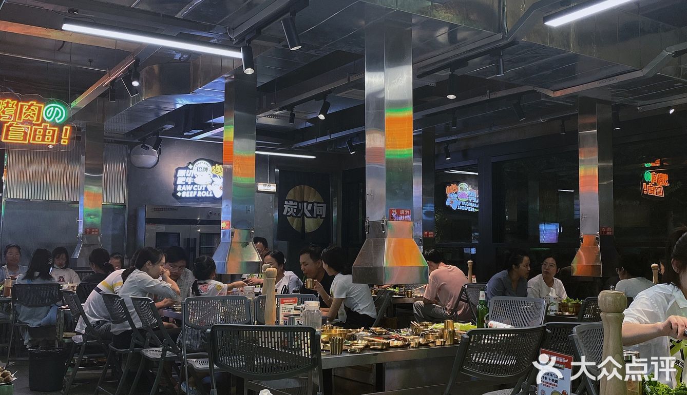 坐在全景落地窗前吃烤肉是一种什么样的体验