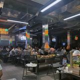 坐在全景落地窗前吃烤肉是一种什么样的体验