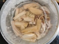 -松树干拌面店