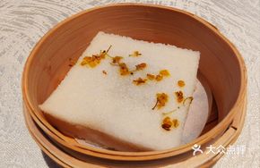 White Jade Square Cake
