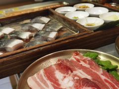 -围炉肉舍•炭烤活鳗•丹东海鲜烤肉(步行街店)