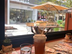 -必胜客(上海华谊新所店)