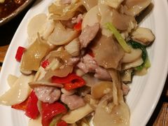 杏鲍菇竹耳爽肉片-十三式重庆江湖菜(金茂览秀城店)
