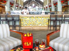 -亚龙湾喜来登·美景台大堂吧