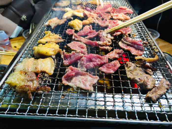 夜猫自助炭烧烤肉店