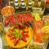 深圳吃喝玩乐·爱上这家酒馆的小龙虾美食