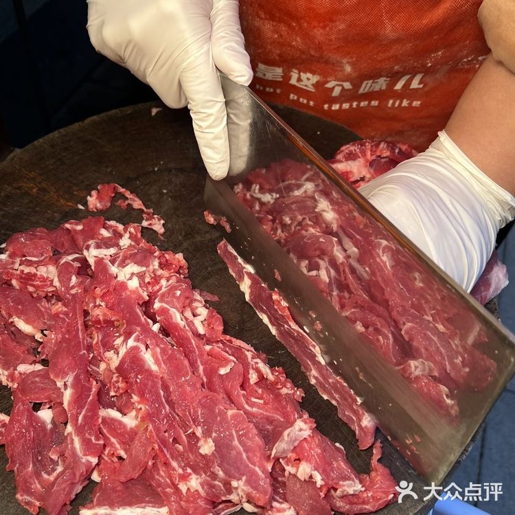 重庆街头偶遇手工滑肉。。。真的好好吃！