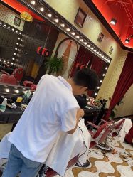 -东方先生国潮男士理发馆
