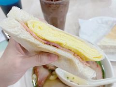 火腿蛋三文治-喜莲咖啡