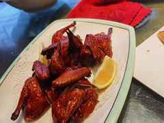红烧乳鸽-山水茶艺馆·点心粤菜·30年老字号