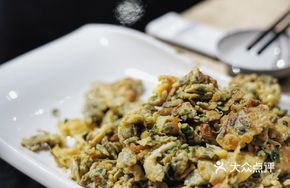 Locust Flower Stir-fried with Free-range Eggs