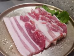 -围炉肉舍•炭烤活鳗•丹东海鲜烤肉(步行街店)