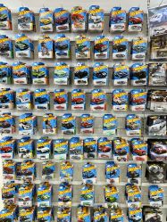 -卡通派潮品玩具折扣仓(青岛新城吾悦广场店)