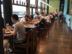 大堂-百事佳烧鸭牛腩(上海虹桥站店)
