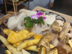 -一朵菌·野生菌探索家火锅(南亚店)