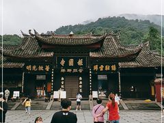 -峨眉山报国寺