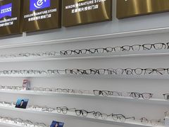 -美式眼镜·授权蔡司.依视路.尼康.豪雅.明月(南翔印象城店)