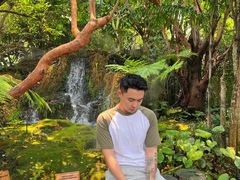 -Chom Cafe and Restaurant