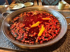 镇店红油锅底-山城棒棒军手作火锅·天花板手撕水牛鲜毛肚(北京店)