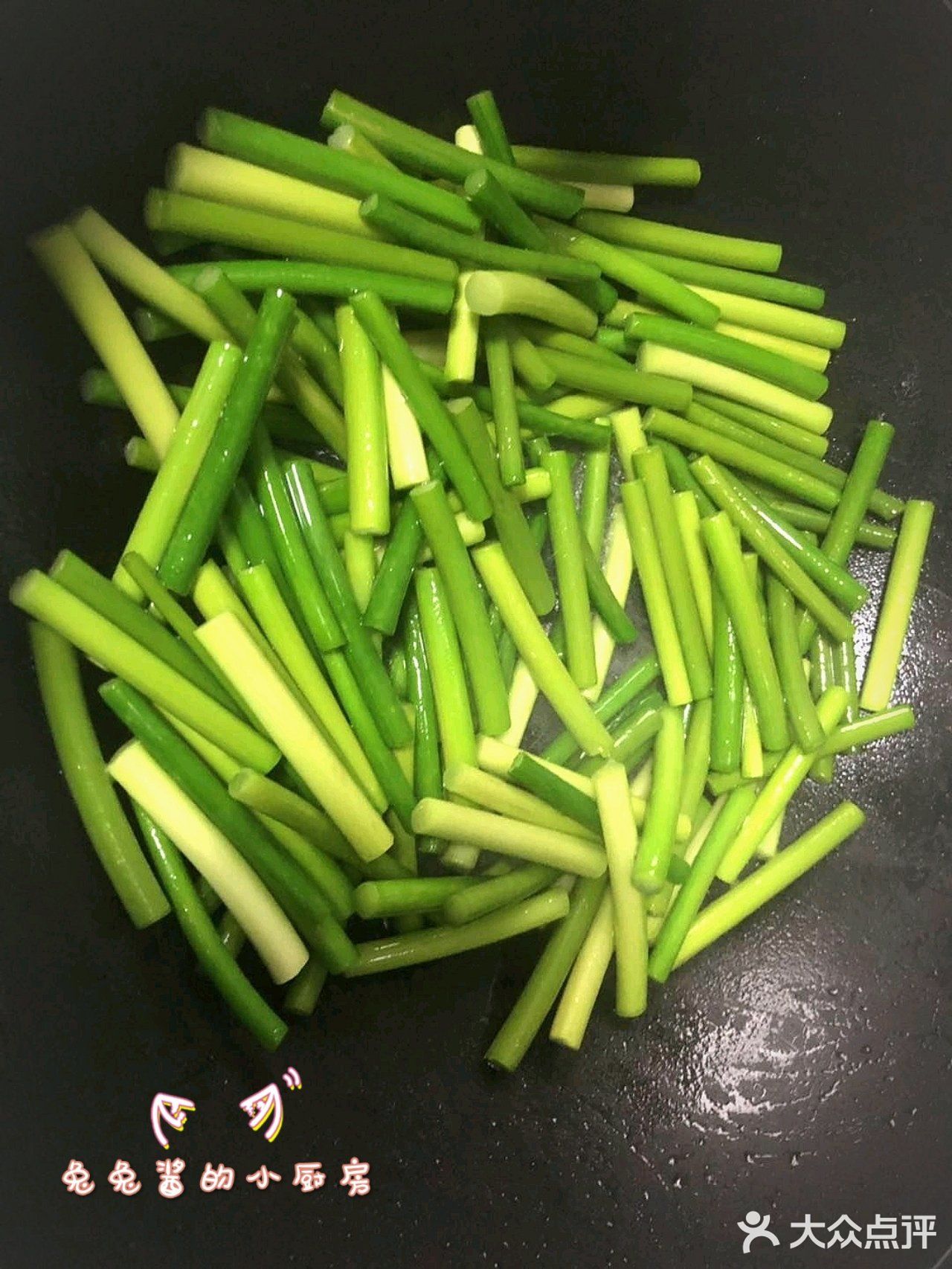 蒜苔炒肉🍲健康营养🐰10分钟就能做好。