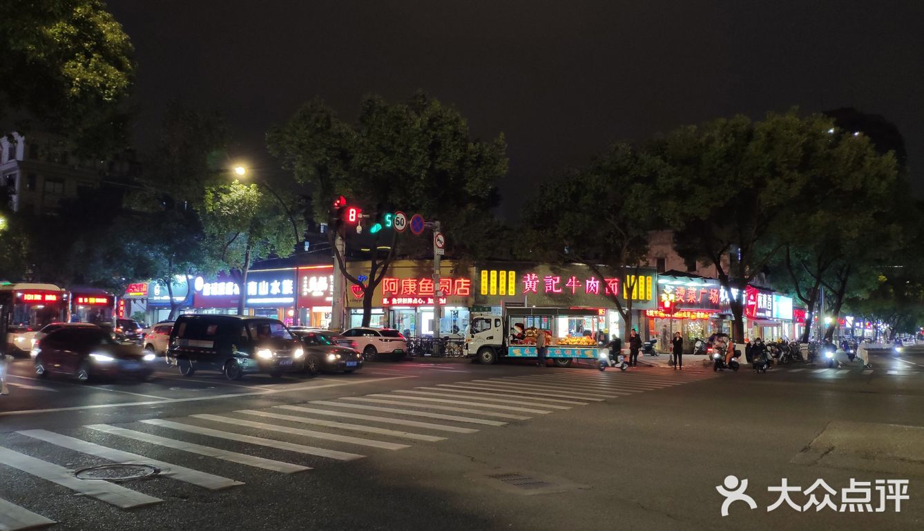 更有甚者部分商家因为了满足群众美好生活需要