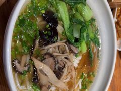 原汤三鲜扁粉-湘人龙记老长沙米粉(鸟巢店)