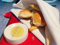 人餐前面包-弦月窗LUNETTE BY AMANDA(复兴路店)