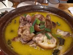 -帅巴人舅母子腊蹄民俗村