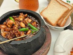 招牌石锅杭椒牛蛙-桂满陇·手作小笼包&江南叫花鸡(中山公园店)