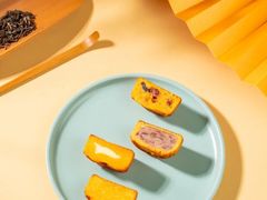 蛋黄口味月饼-鲍师傅糕点(虹口龙之梦店)