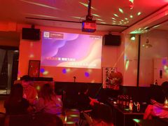 -Mx.cocktail bar