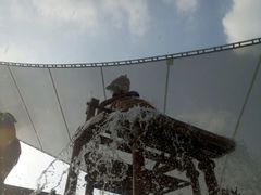 惬意的深海啥来着。坐一坐淋一淋还是蛮有感觉的。-上海玛雅海滩水公园