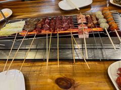 -哈尔滨小酒馆·鲜肉现穿自助烧烤(康新花园店)