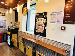 用餐区-全家便利店(法华寺街店)