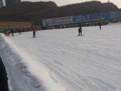 -采薇庄园四季滑雪场