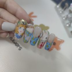 -花岐款式专研健康美甲沙龙
