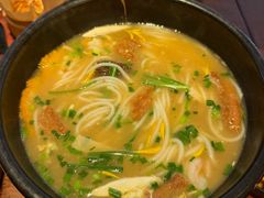 -银米·云南传统过桥米线(双廊黑金冠店)