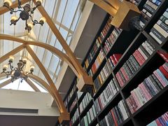 -钟书阁(松江泰晤士小镇店)