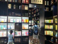 -钟书阁(松江泰晤士小镇店)