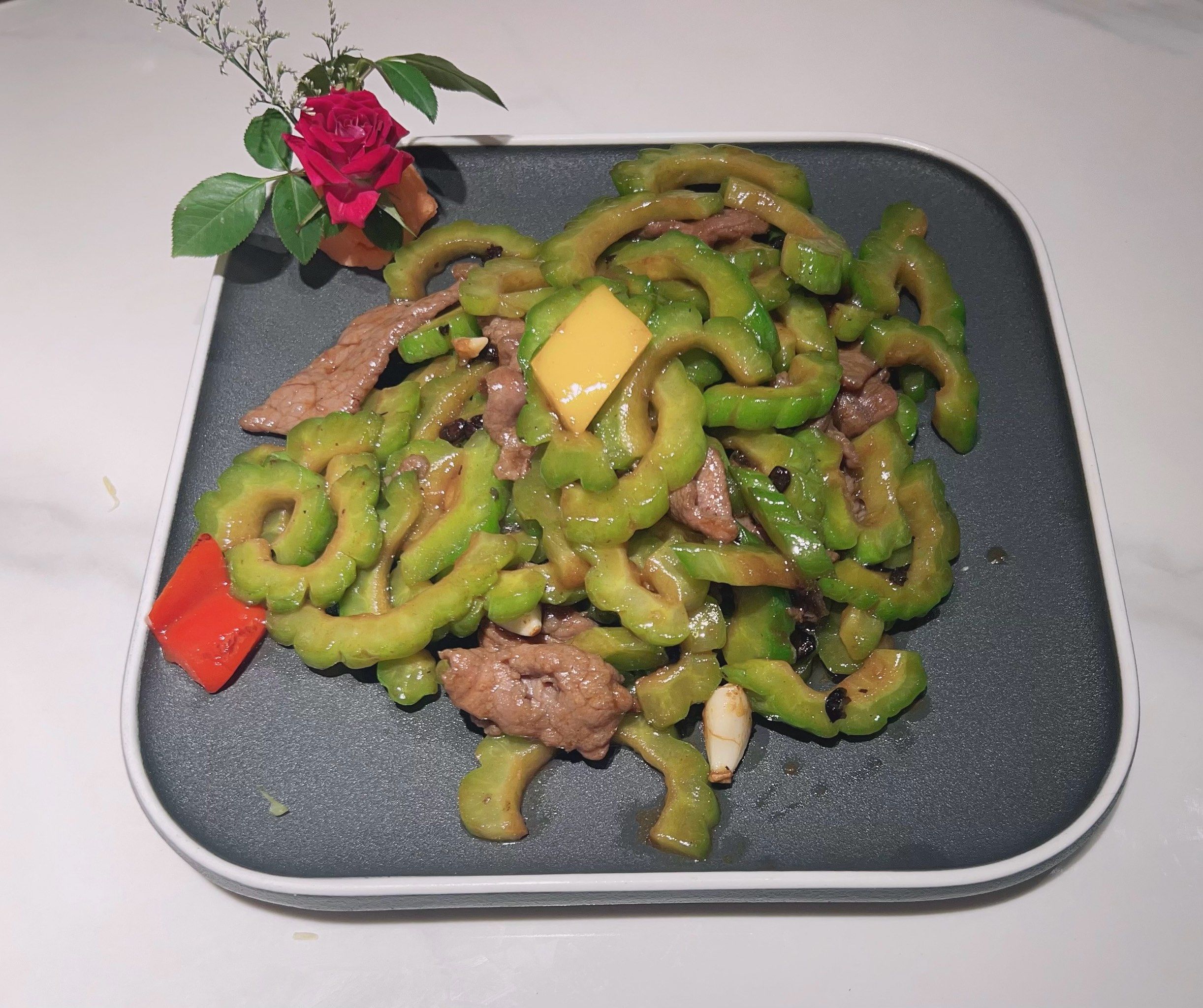 海珠广场附近有不少美食,可我们今晚还是选