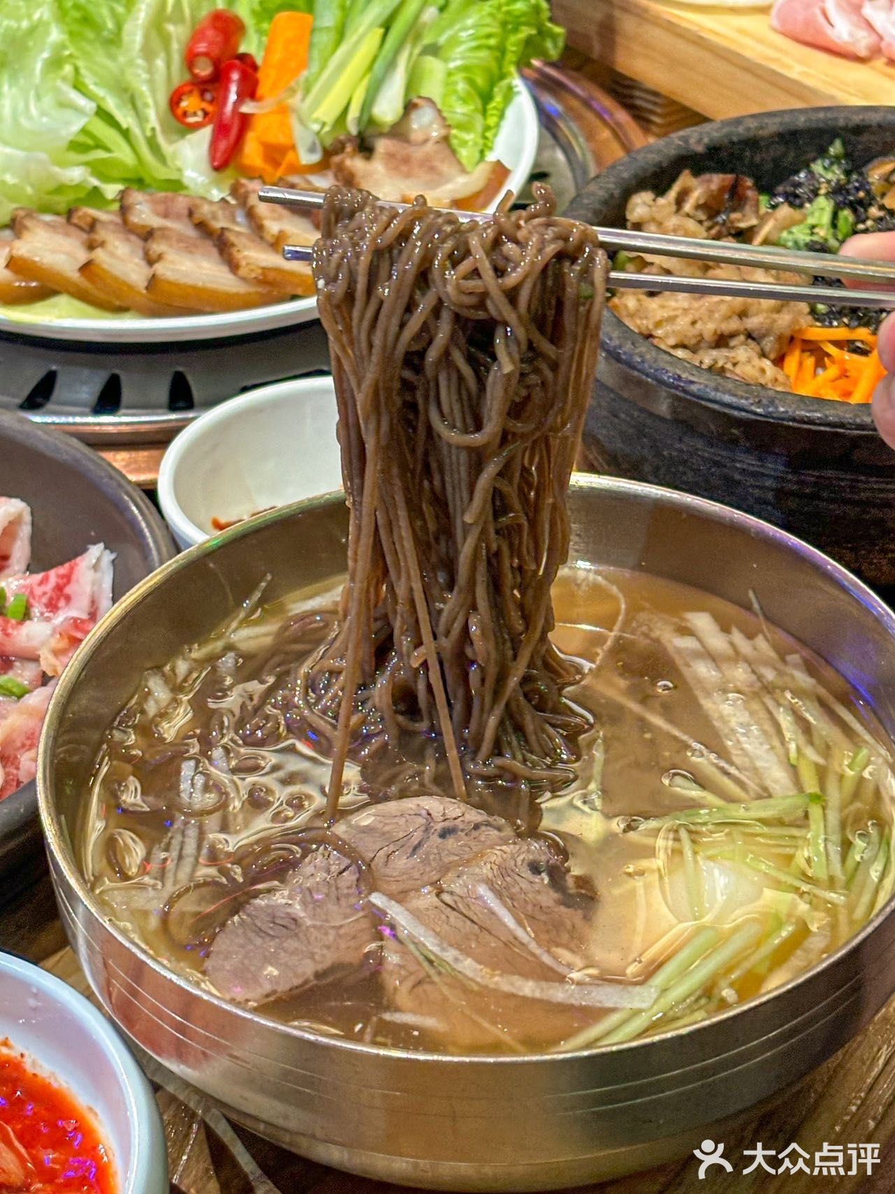 卧卧卧…吃个烤肉竟然烧起来了