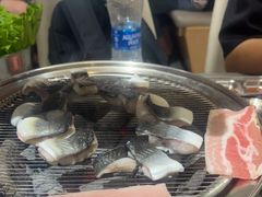 -围炉肉舍•炭烤活鳗•丹东海鲜烤肉(步行街店)