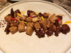 牛肉粒炒年糕-桂满陇天书(南京德基旗舰店)