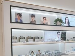 -J-Optical佳视明眼镜·蔡司视觉(青岛金茂览秀城店)