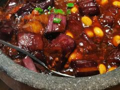 石锅黄豆焖茄子-庆江南江南菜(张家港吾悦店)