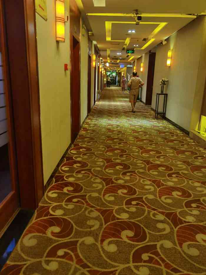 世新养生馆(福马路店)-"垃圾,按的很烂,都说不受力还整个人踩背上.