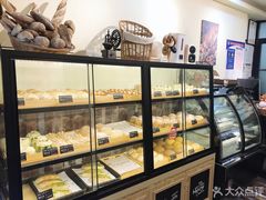 面包甜点陈列柜-啊噗吐呦现场烘焙(麦凯乐店)
